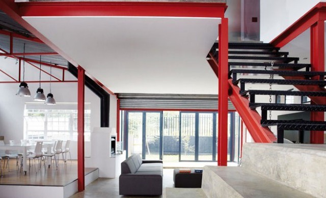 Johannesburg Loft in red and white 4
