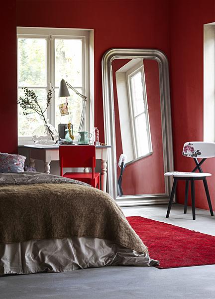 bedroom red walls