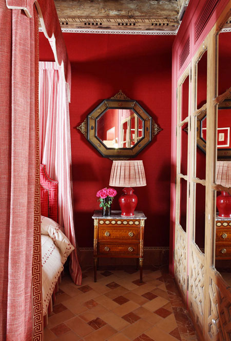 Lorenzo-Castillo-Seville-red master bedroom 2