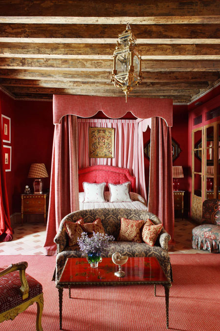 Lorenzo-Castillo-Seville-red master bedroom