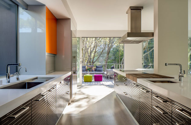 modern-kitchen-in-primary-colors-1