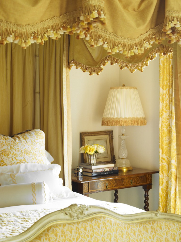 FortunyDetail-bed in yellow