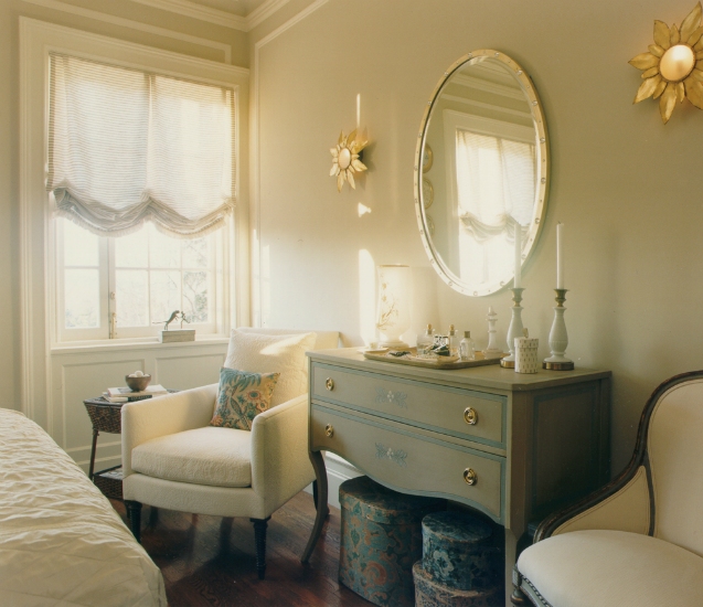 traditional style bedroom vanity