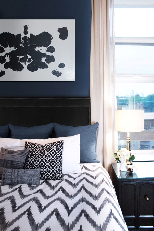 More gorgeous interiors painted in navy blue! This navy blue looks ...