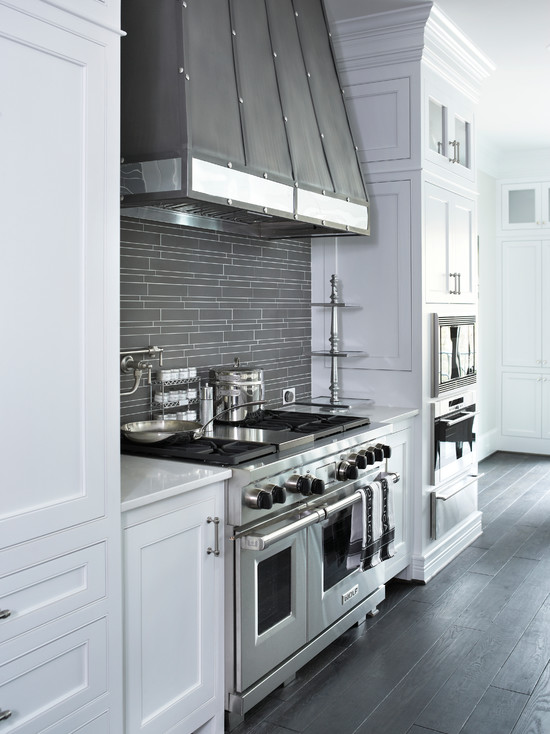 Transitional Style Kitchen in White 1