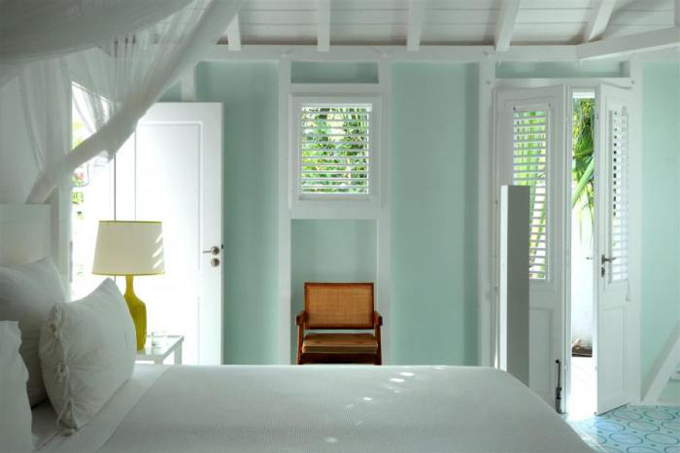 Benjamin Moore Caribbean Breeze coastal style bedroom