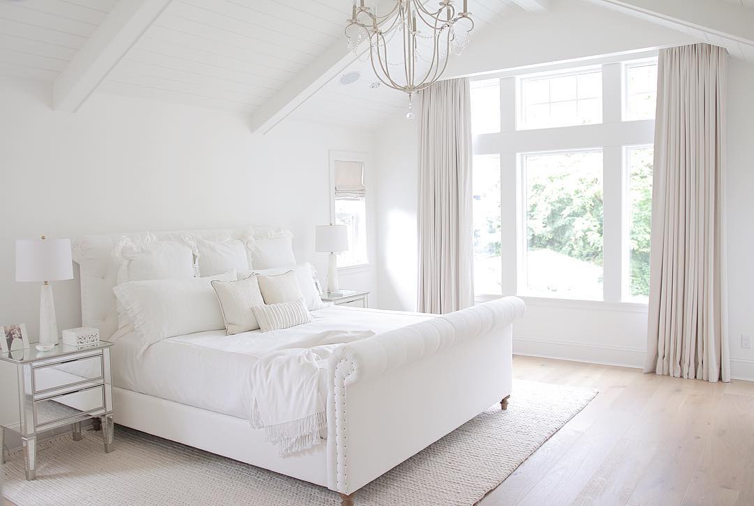 Benjamin Moore's Simply White walls