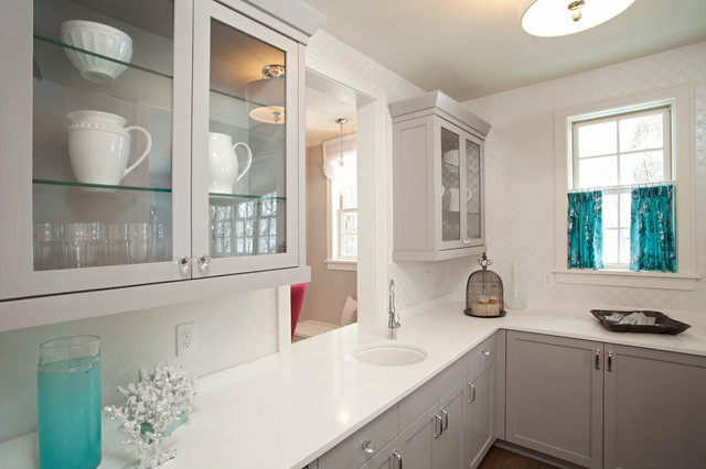 beach-style-kitchen in Benjamin Moore Paintes gray