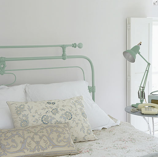 farrow-and-ball-Chappell-Green-83-eggshell-iron-bed