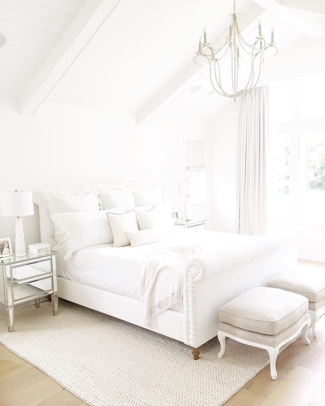 Benjamin Moore's Simply White walls