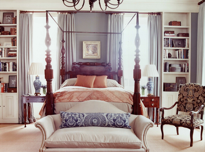 Traditonal Charlestone Southern bedroom with four poster bed