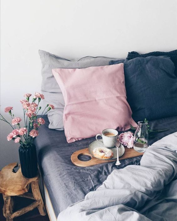 pink-and-gray-bedroom