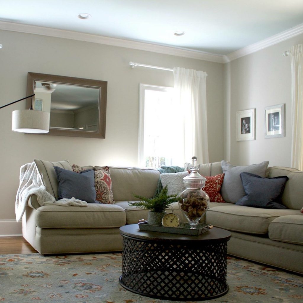 Benjamin Moore Edgecomb Gray paint color scheme living room
