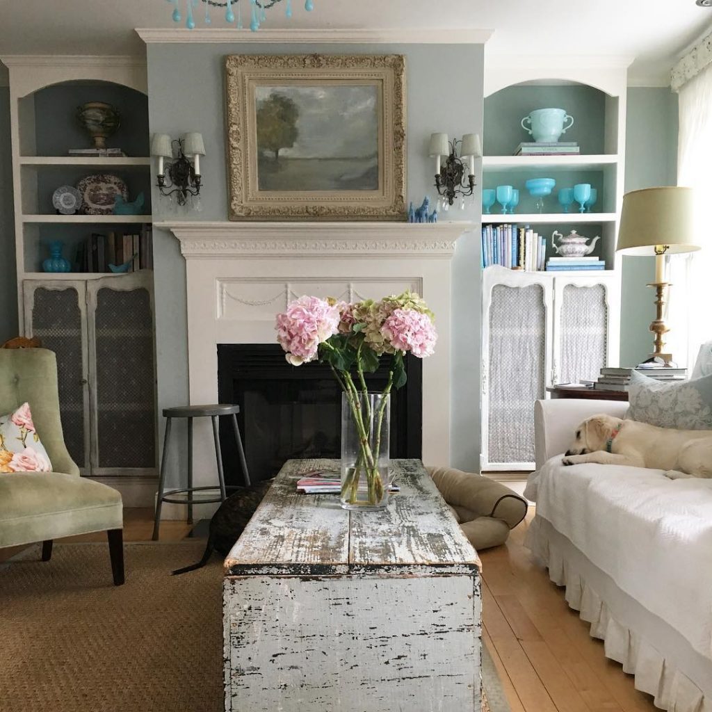 Living room painted in benjamin Moore's Woodlawn Blue color