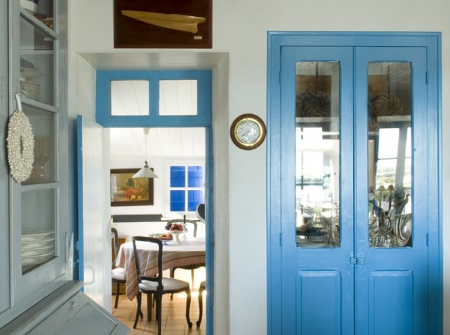 blue door farmhouse