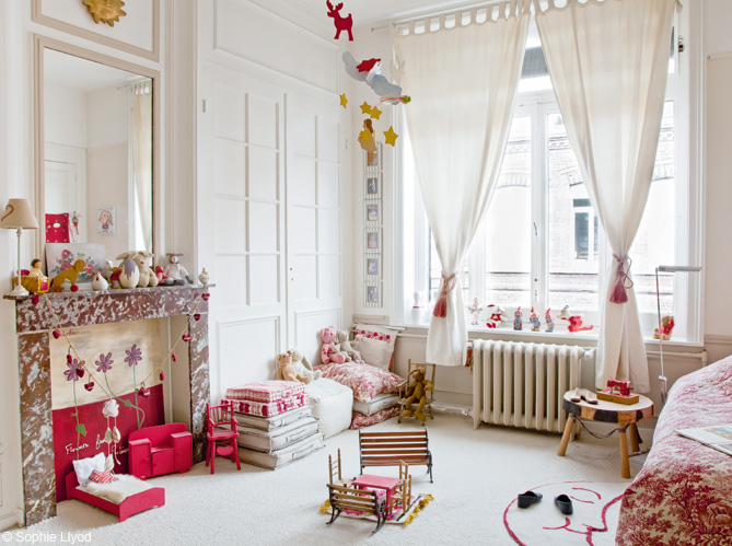 red and white kids bedroom