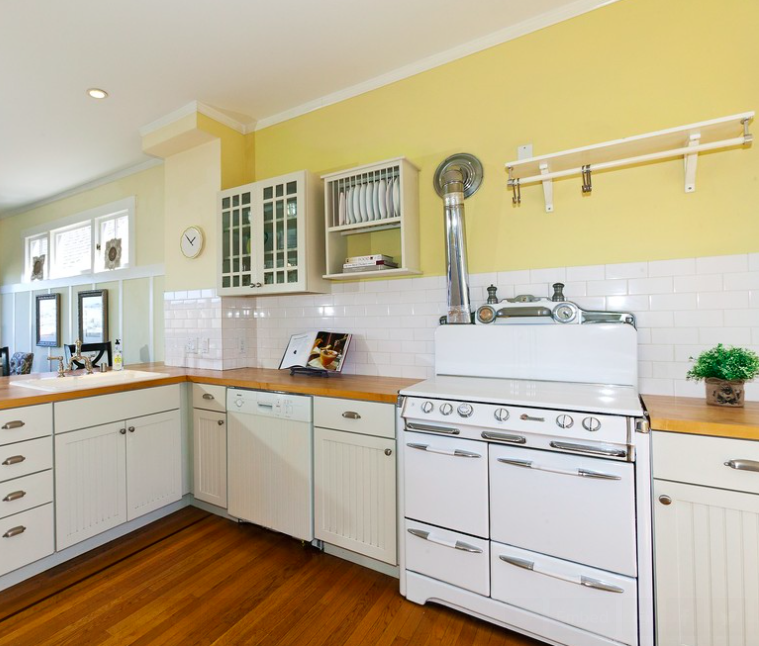 Benjamin Moore Hawthorne Yellow Kitchen Wall