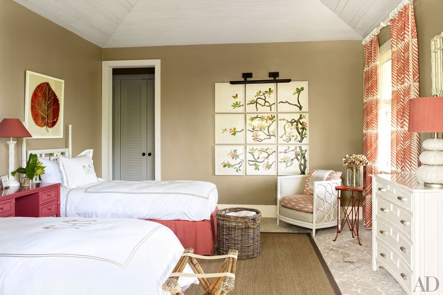 Coral, white and taupe guestbedroom