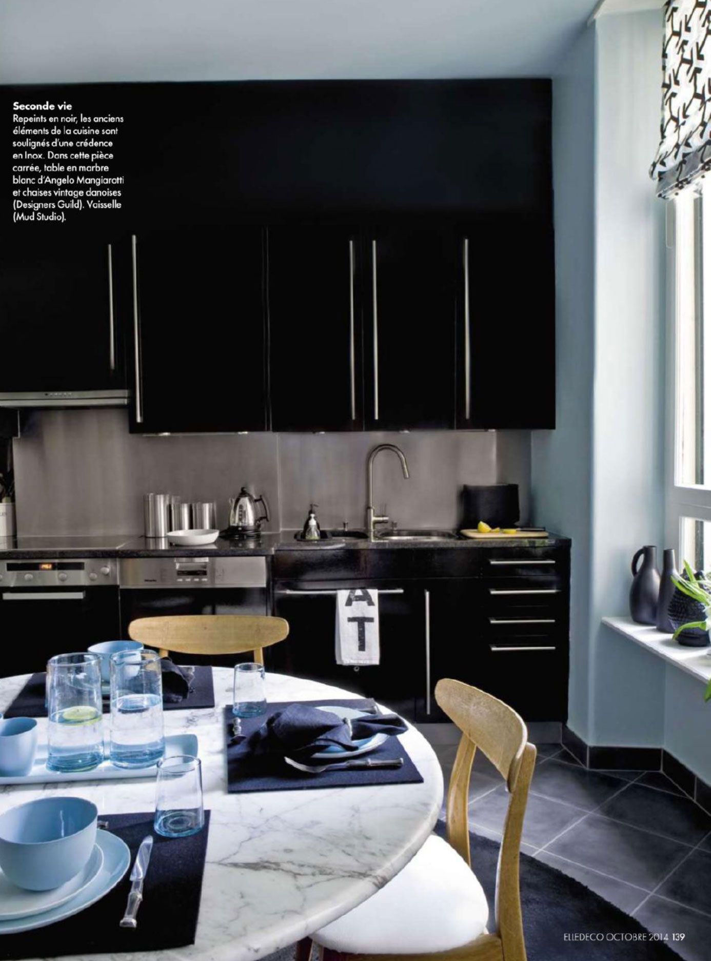 black-kitchen-cabinets