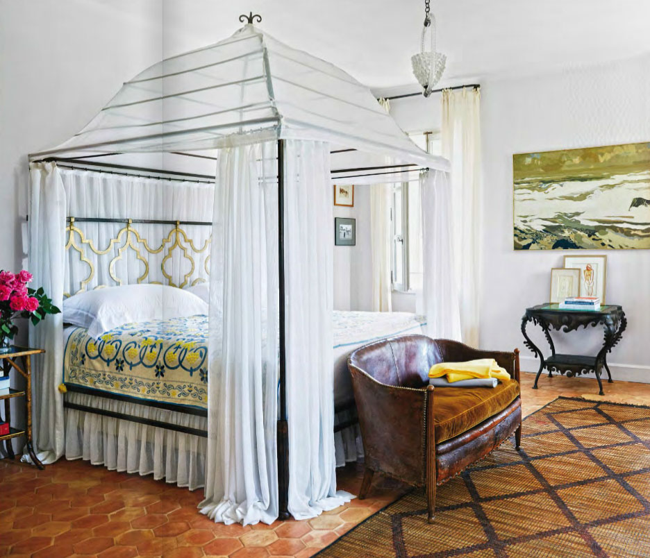 Iron canopy bed