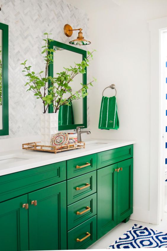 Kelly Green And Blue Traditional Bathroom Design Idea