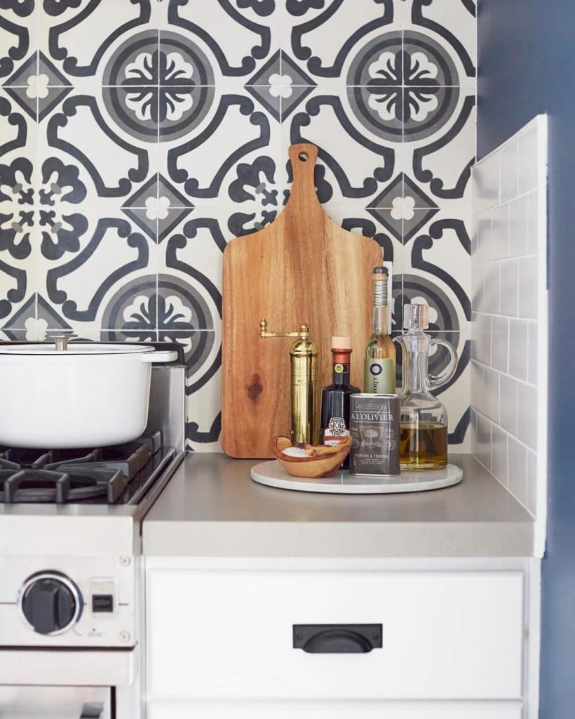 graphic tiles on the kitchen walls