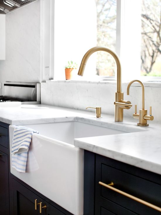 Benjamin Moore Decorator’s White and  Farrow & Ball Down Pipe Kitchen. Black and white kitchen paint color scheme.