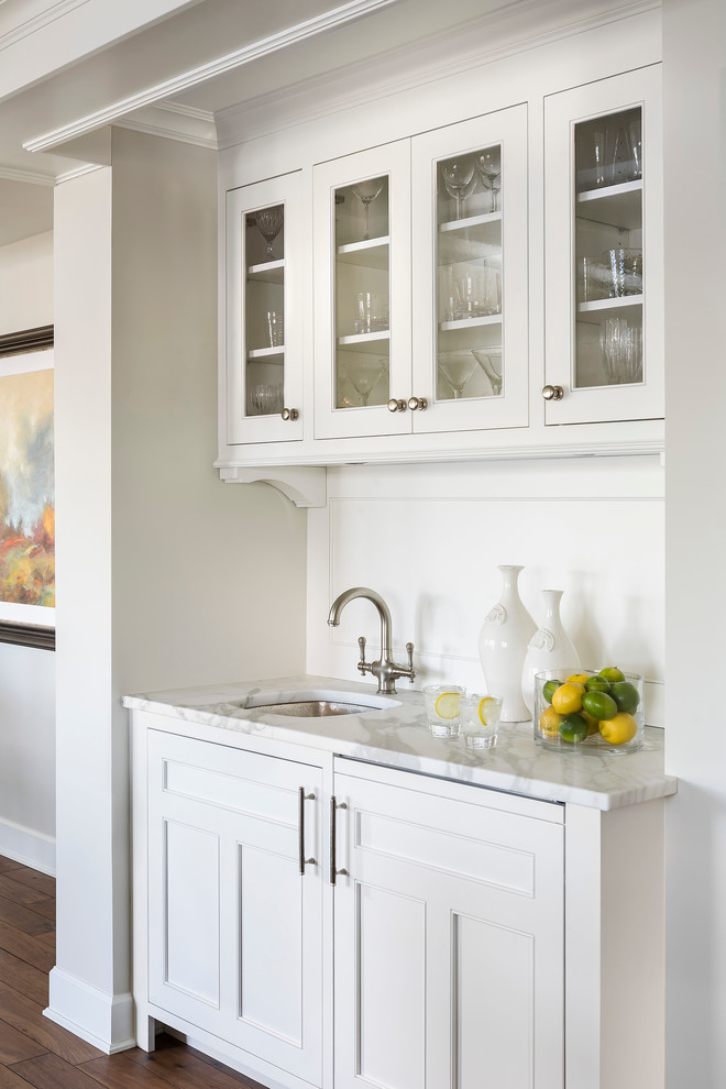 Benjamin Moore Simply White Painted Kitchen Cabinets. White kitchen color scheme.