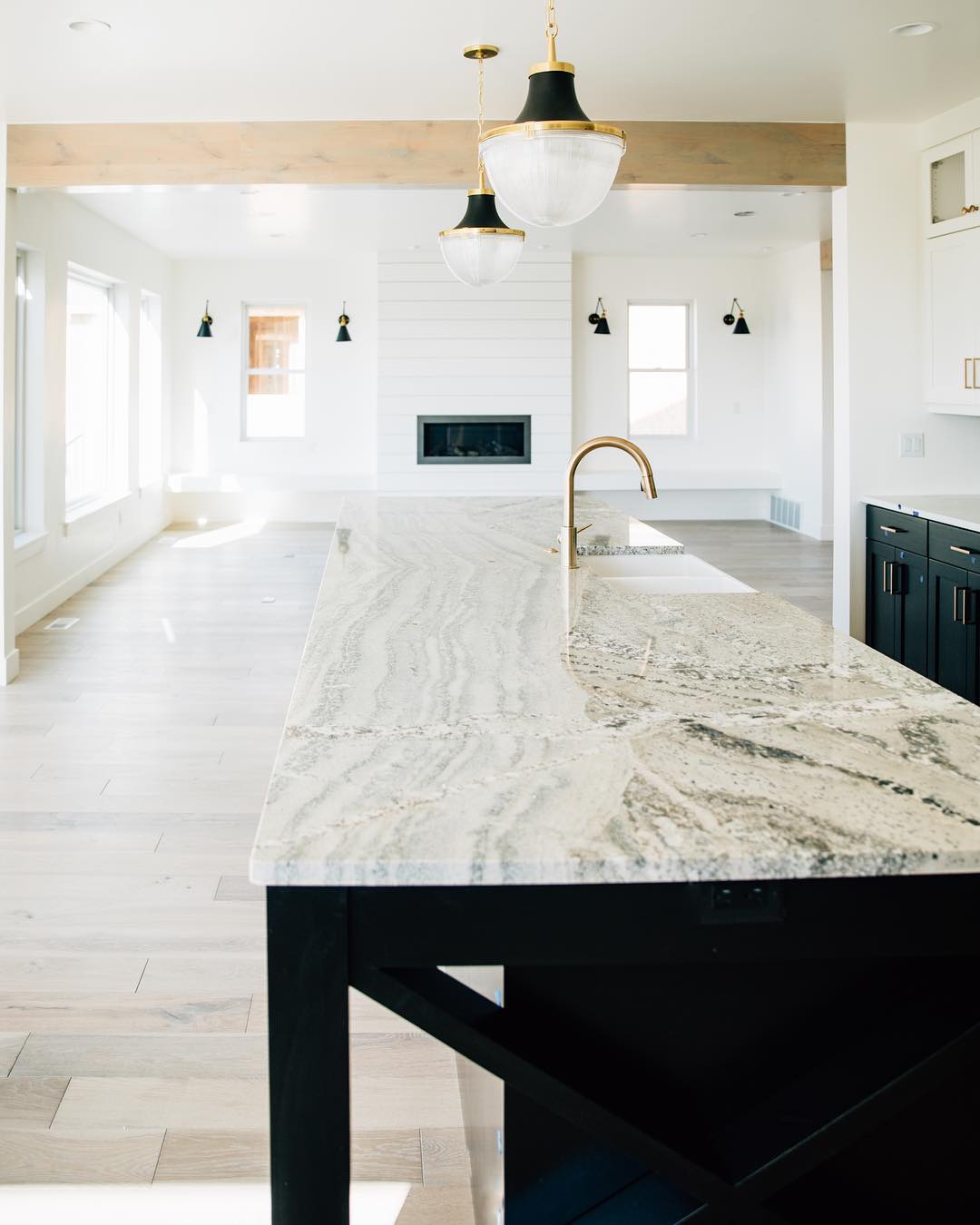 Benjamin Moore Simply White Walls in the kitchen paint color scheme.