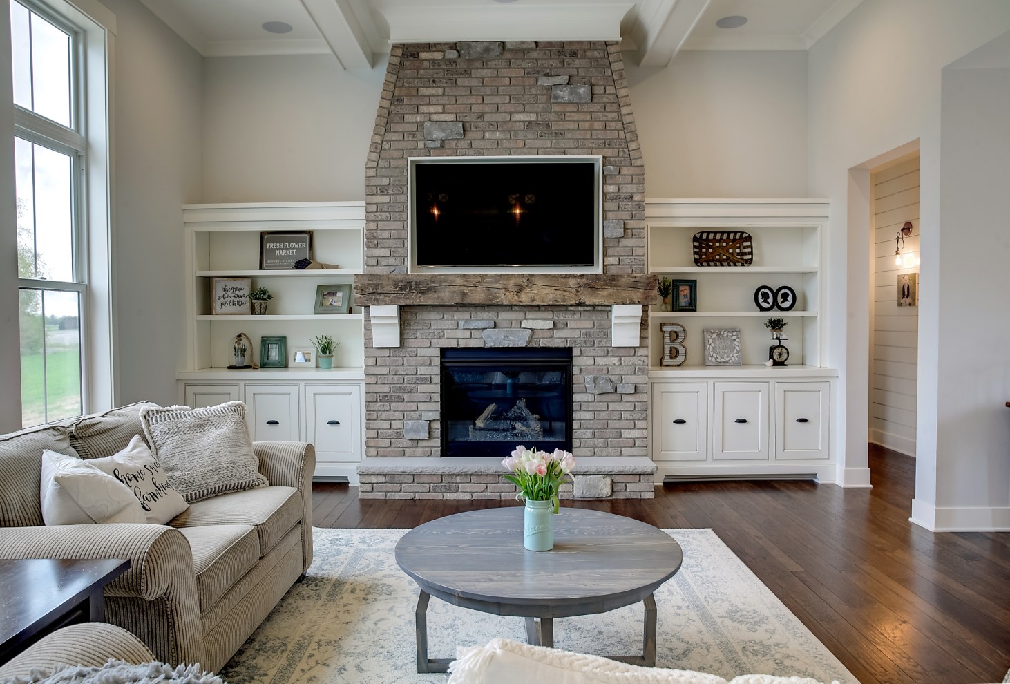 Neutral living room modern farmhouse