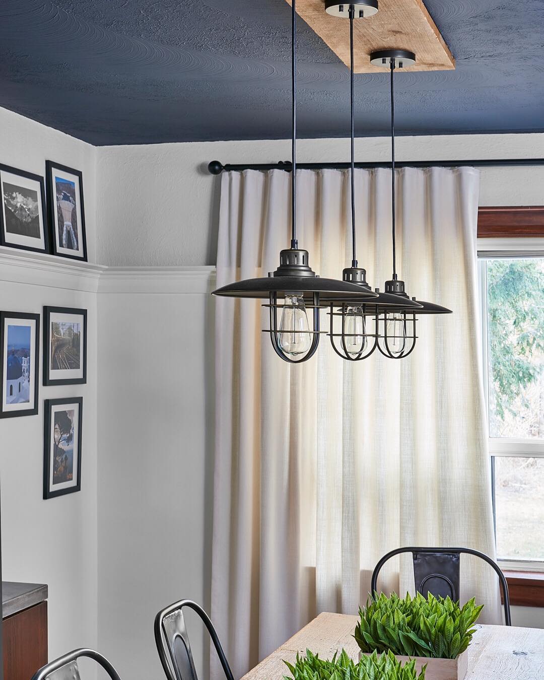 Ceiling painted in Benjamin Moore Hale Navy