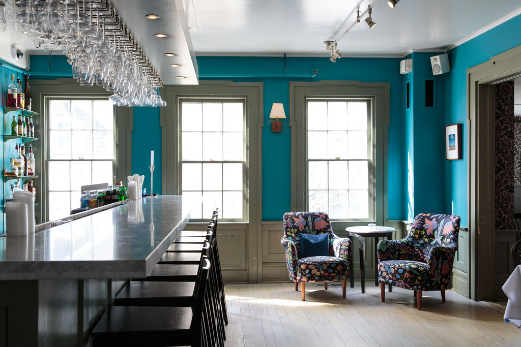 Turquoise Walls Painted in Benjamin Moore's Wilmington Spruce