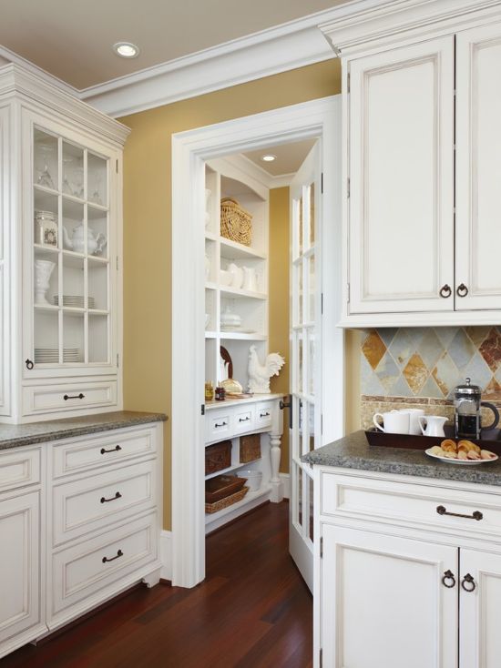 Kitchen Painted in Benjamin Moore Decatur Buff.