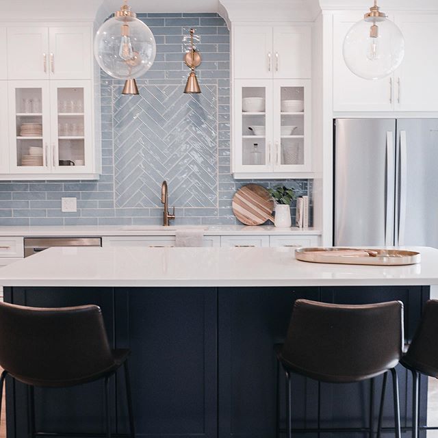 Blue kitchen islande painted in Benjamin Moore Van Deusen Blue