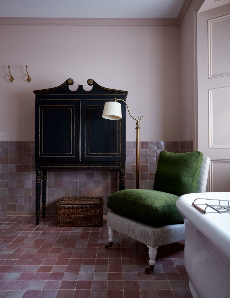 Farrow & Ball’s Setting Plaster bathroom wall