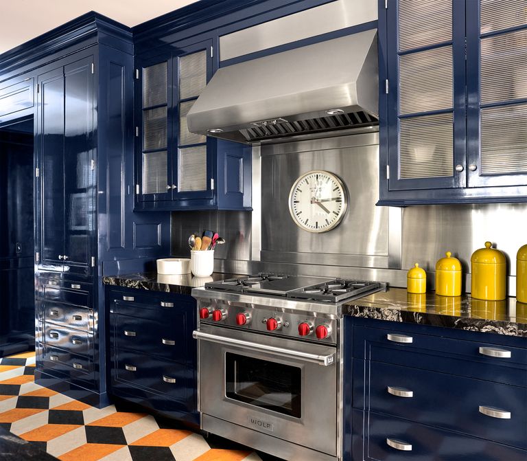 Lacquered blue kitchen cabinets interior design 2020. Benjamin Moore’s Deep Royal