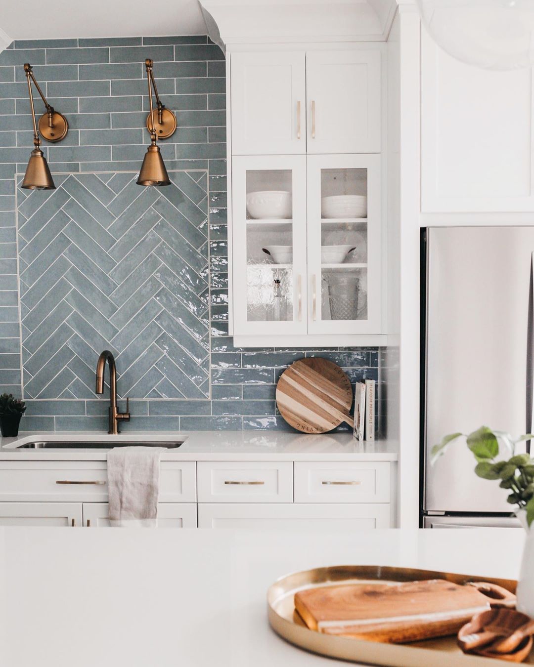 white subway tile with blue accent kitchen