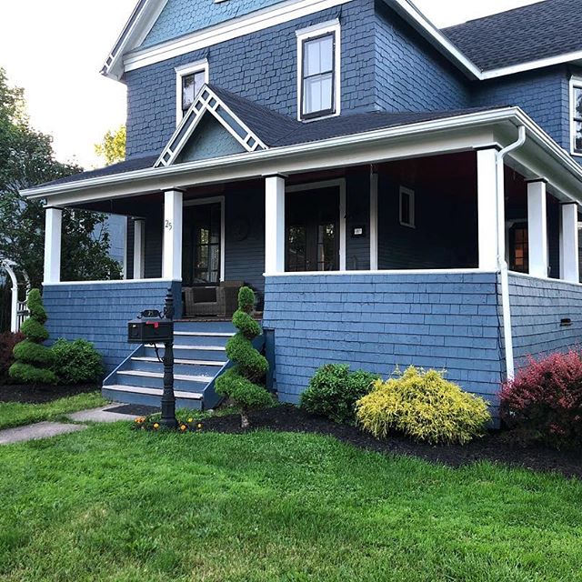 Benjamin Moore Newburyport Blue exterior