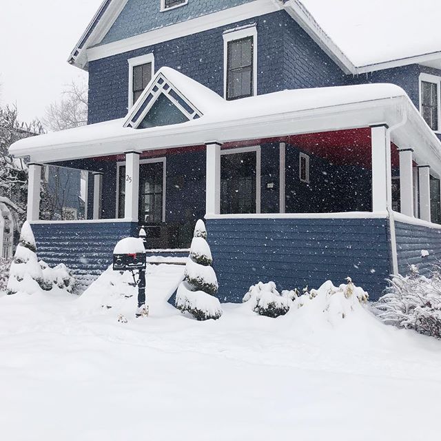 Benjamin Moore Newburyport Blue exterior