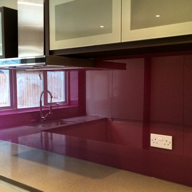 Dulux Mulberry Burst glass splashback kitchen