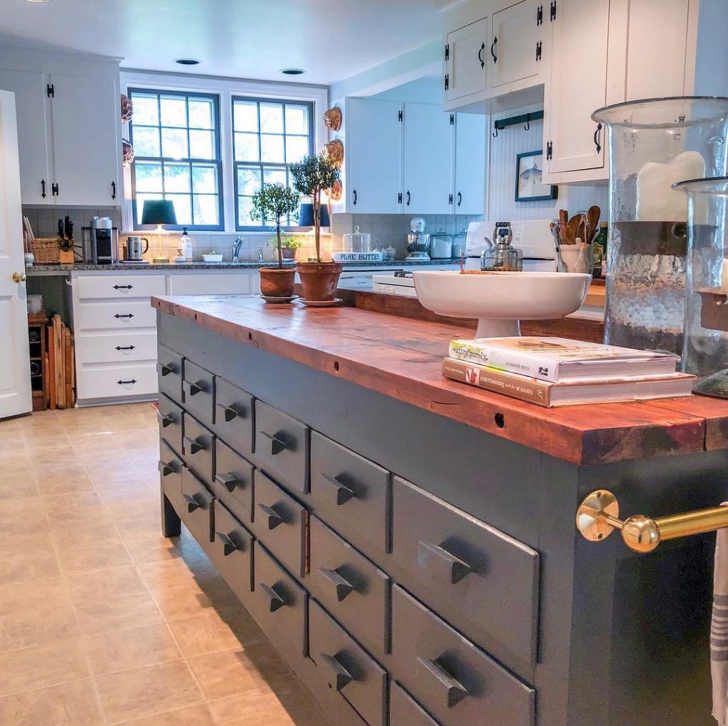 Kitchen island painted in Benjamin Moore Gray Owl