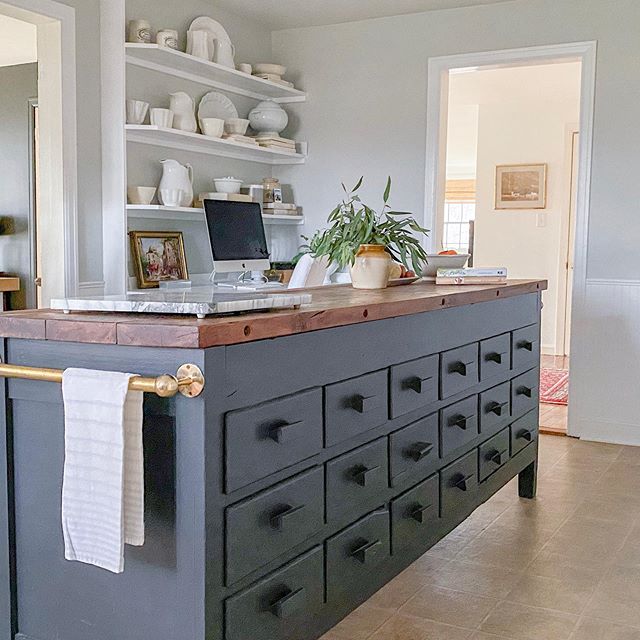 Kitchen island painted in Benjamin Moore Gray Owl