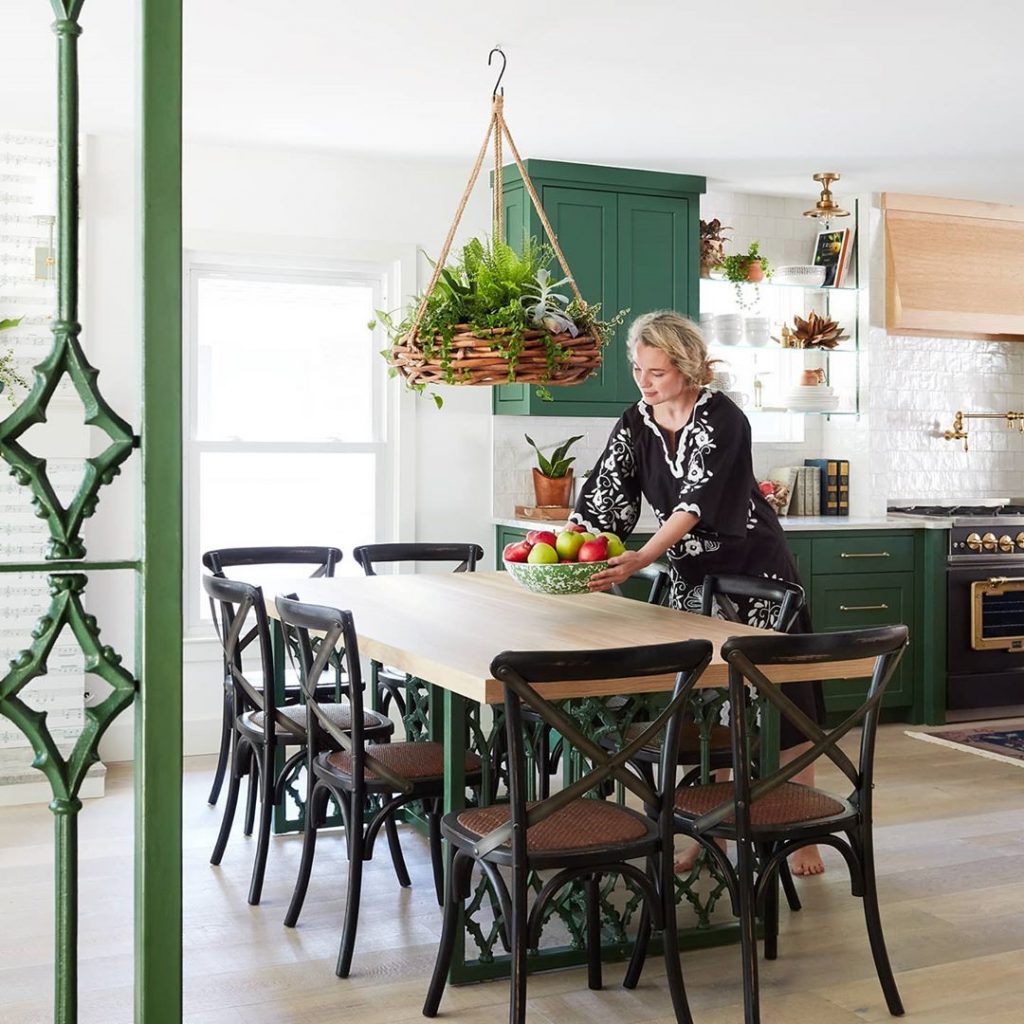 Benjamin Moore Evergreen painted kitchen cabinets