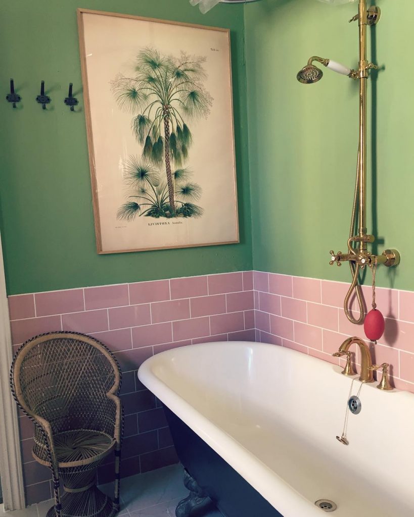 Farrow & Ball Yeabridge Green bathroom with pink tiles