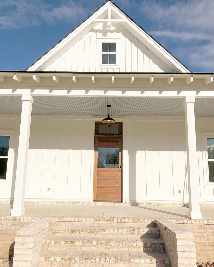 Benjamin Moore Atrium White Exterior paint color