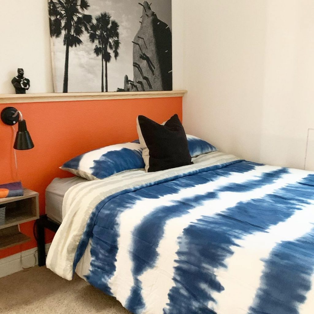 Teenage boys bedroom in blue and orange