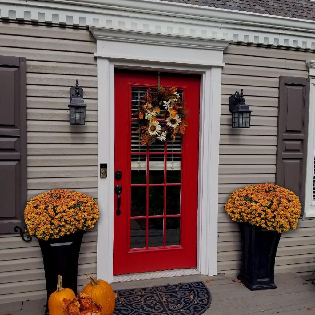 Benjamin Moore Caliente red front door