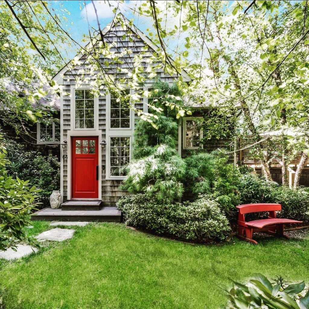 Benjamin Moore Million Dollar Red front door