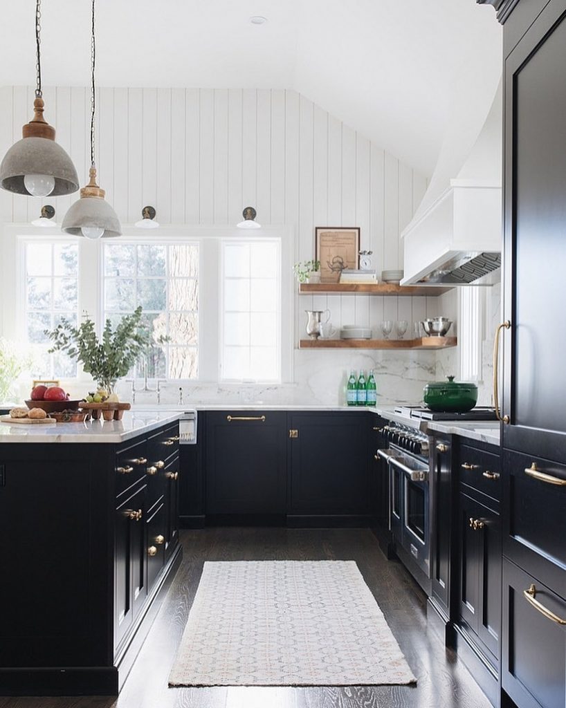 Benjamin Moore's 2133-10 Onyx is the perfect black to partner with crisp whites.