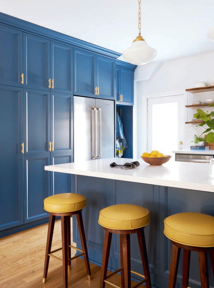 Benjamin Moore Newburyport Blue kitchen cabinets